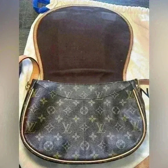 Louis Vuitton Monogram Menilmontant PM Shoulder Crossbody Bag - Picture 5 of 16